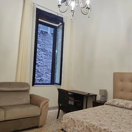 La Maschera Di Pulcinella 4* نابولي